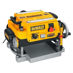 CEPILLO DE BANCO 13 PULGADAS, MOTOR 15 AMPERIOS, 20,000RPM, CABEZAL DE 3 CUCHILLAS. DEWALT