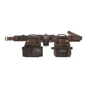 CARTUCHERA/PORTAHERRAMIENTAS DE CUERO CON CINTURON AJUSTABLE, MULTIPLES COMPARTIMIENTOS. MARCA DEWALT