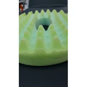 Cojin dona con diseno de carton huevo y funda de 17″