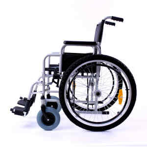 Silla de Ruedas Todoterreno de acero con ruedas inflables | MEDICAL CARE Silla de Ruedas Todoterreno de acero con ruedas inflables | MEDICAL CARE